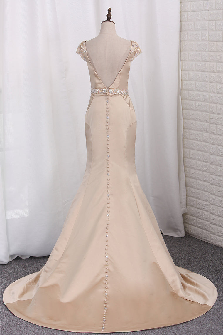 2024 Sexy Open Back Wedding Dresses Bateau Mermaid Satin With Beading