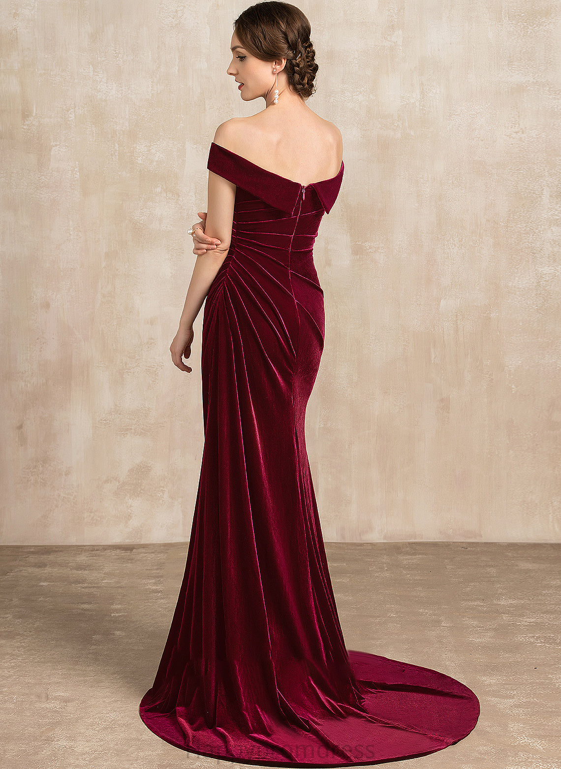 With Velvet Mother Train Off-the-Shoulder the Ruffle Dress Sweep of Trumpet/Mermaid Bride Janey Mother of the Bride Dresses