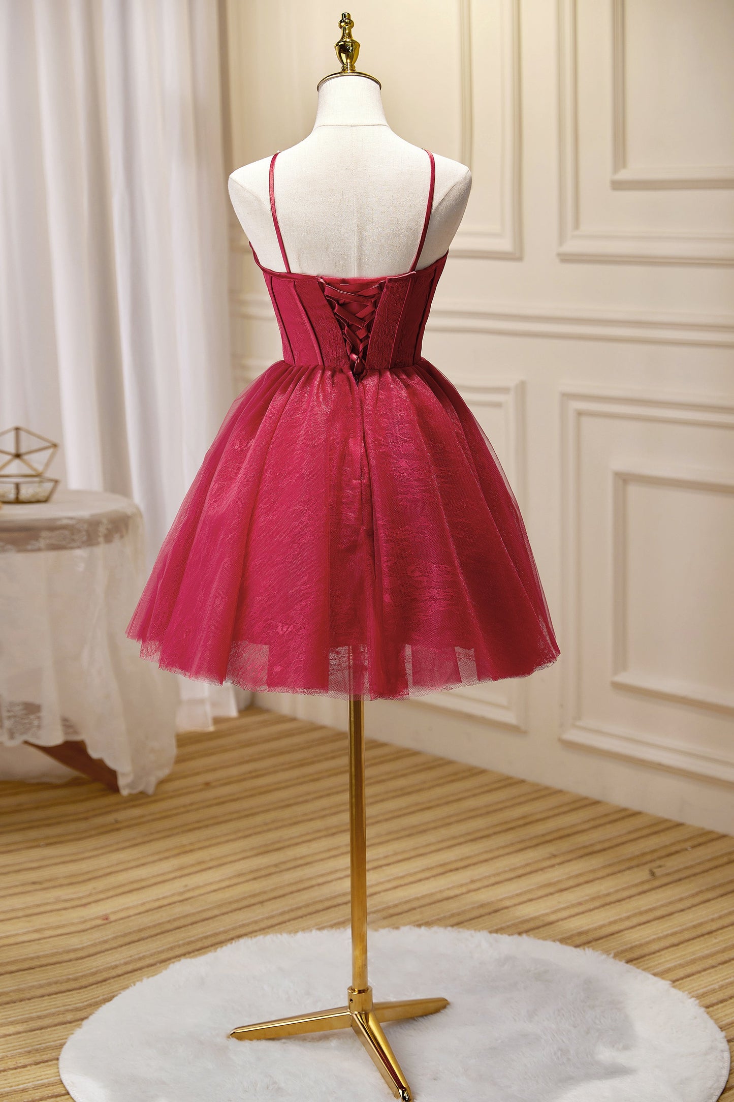 Chic Burgundy Spaghetti Straps Lace Tulle Short Homecoming Dresses