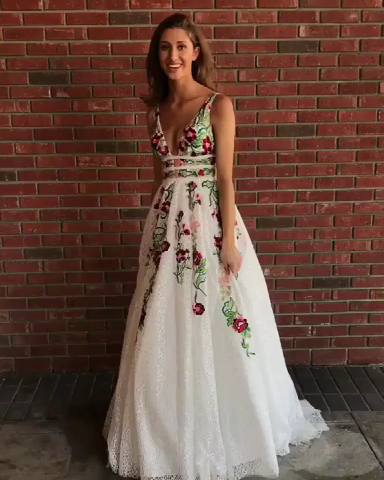 Elegant Lace A Line Backless Prom Dresses with Handmade Flower Appliques